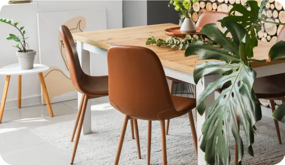 brązowe skórzane krzesła w nowoczesnym wnętrzu